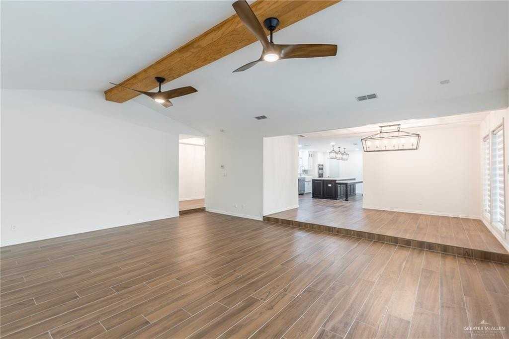 10701 N Ware Rd - Photo 5 of 25
