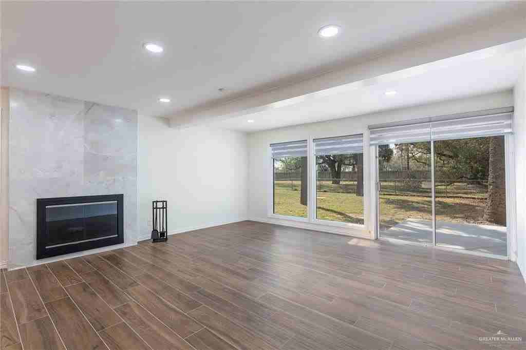 10701 N Ware Rd - Photo 7 of 25