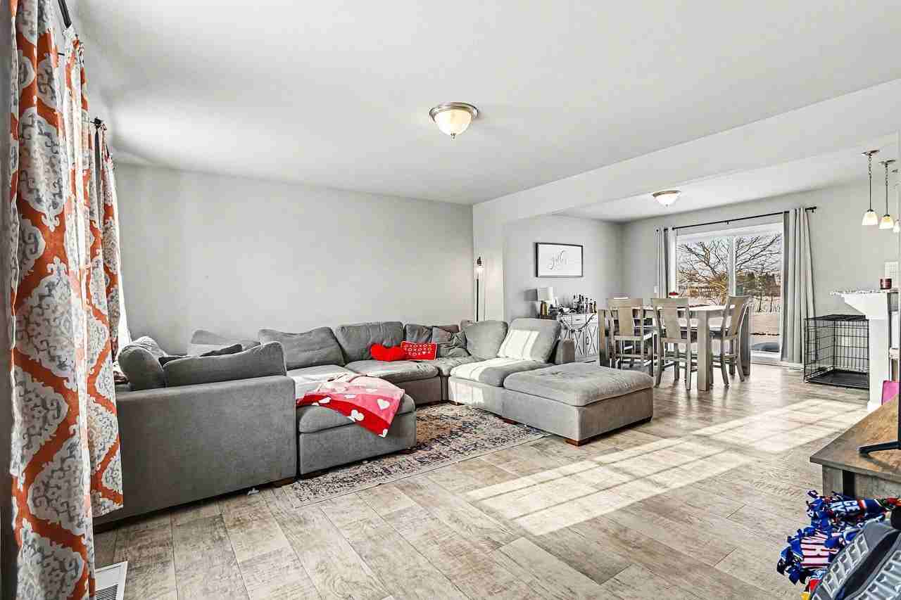 8331 W Sturtevant Ave - Photo 5 of 28
