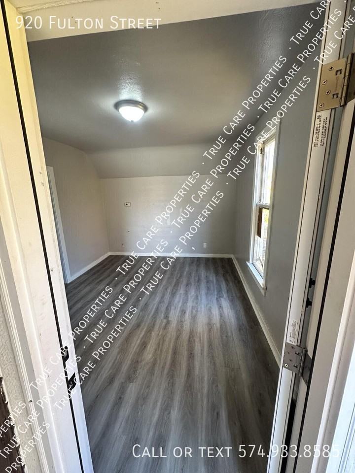 920 Fulton St - Photo 3 of 11