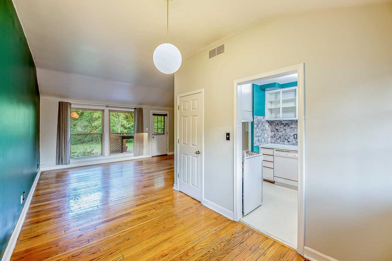 2655 Whitewood St - Photo 4 of 33