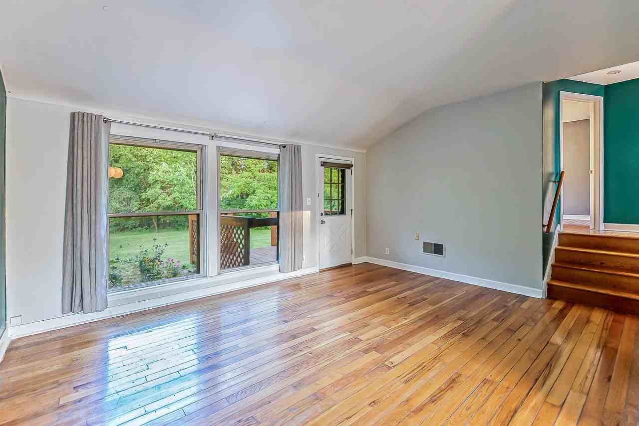 2655 Whitewood St - Photo 5 of 33