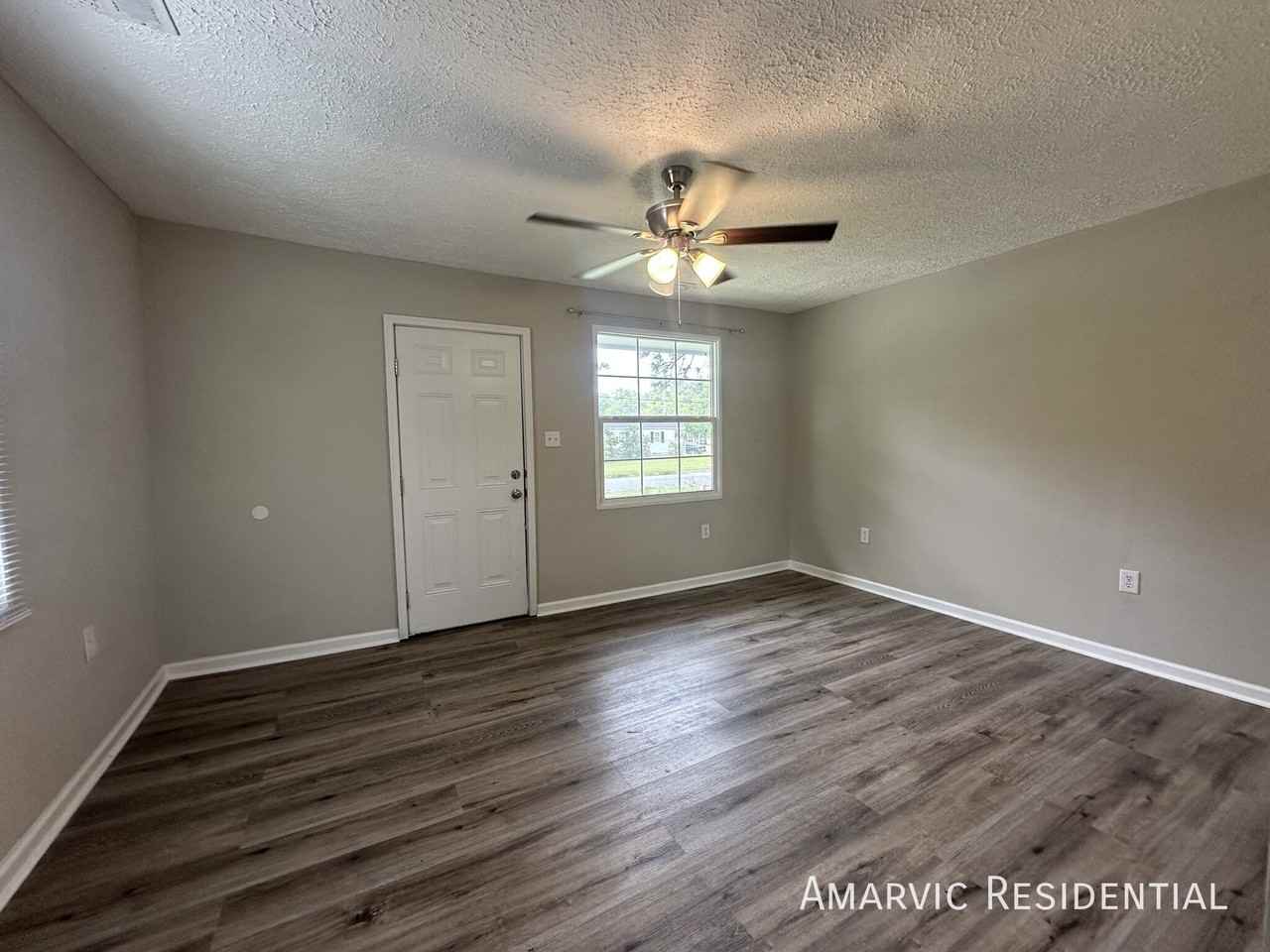 833 Amye St - Photo 4 of 15