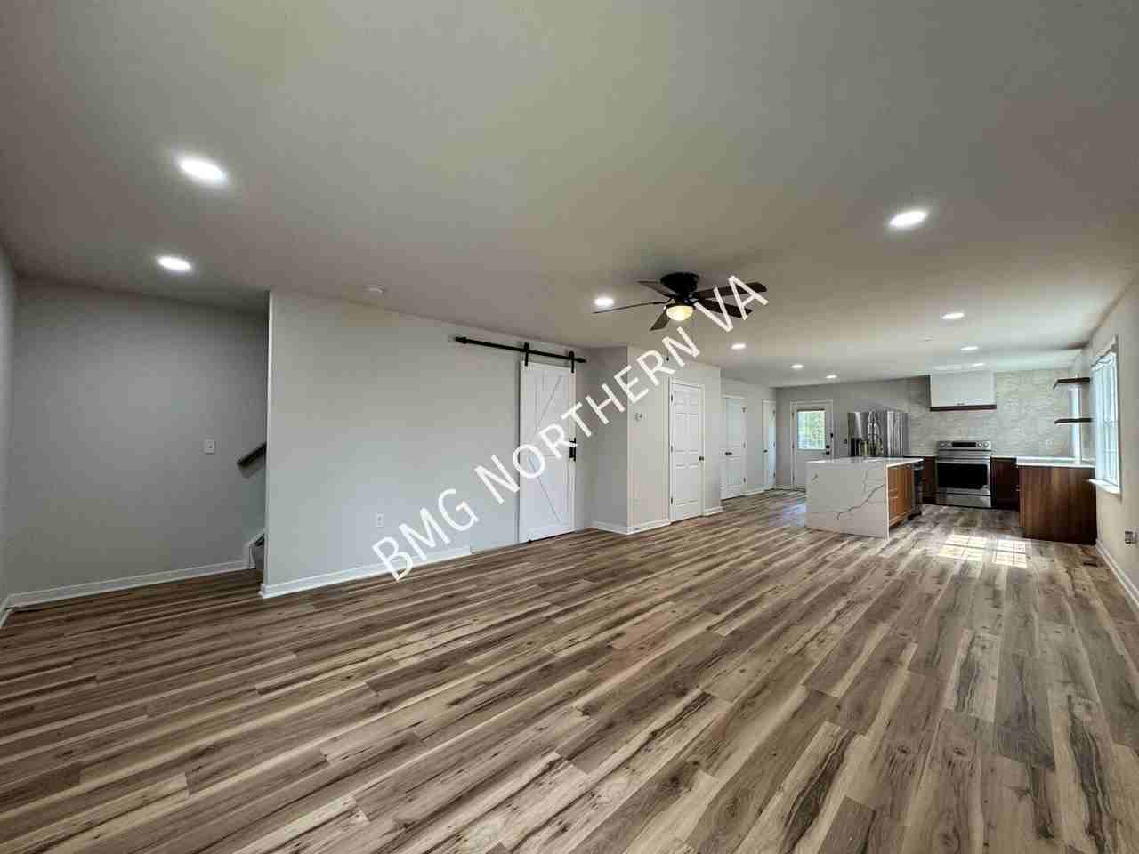 8509 Engleside St - Photo 3 of 48