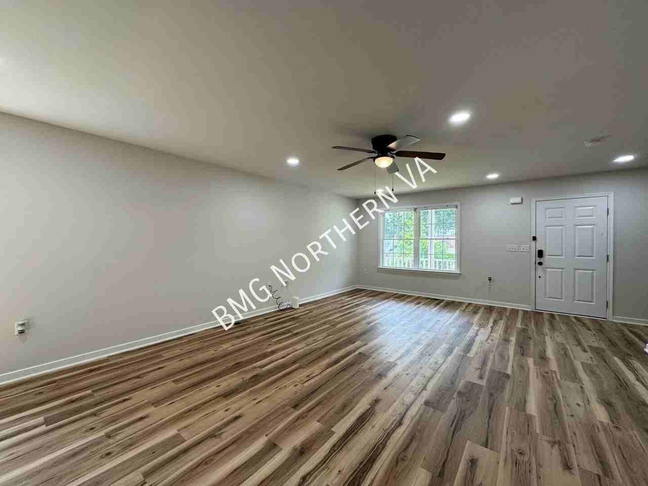 8509 Engleside St - Photo 5 of 48
