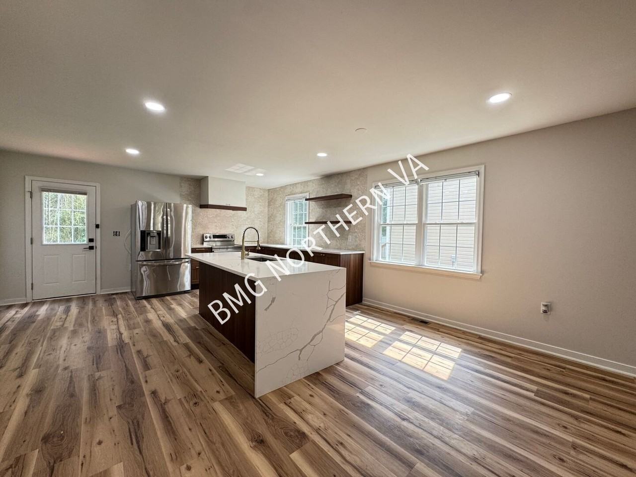 8509 Engleside St - Photo 6 of 48