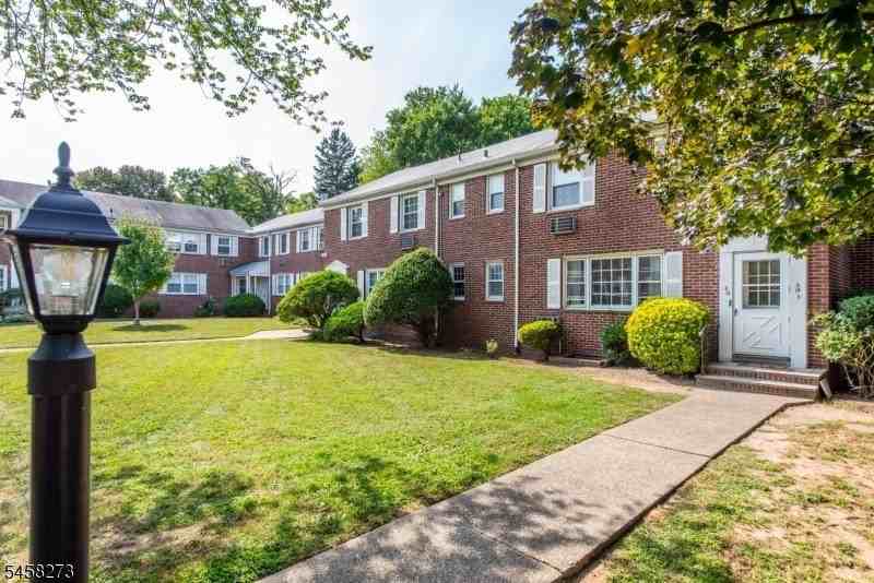 445 Morris Ave #13D - Photo 2 of 27