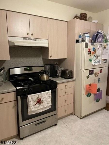156 6th Ave #2 - Photo 4 of 5