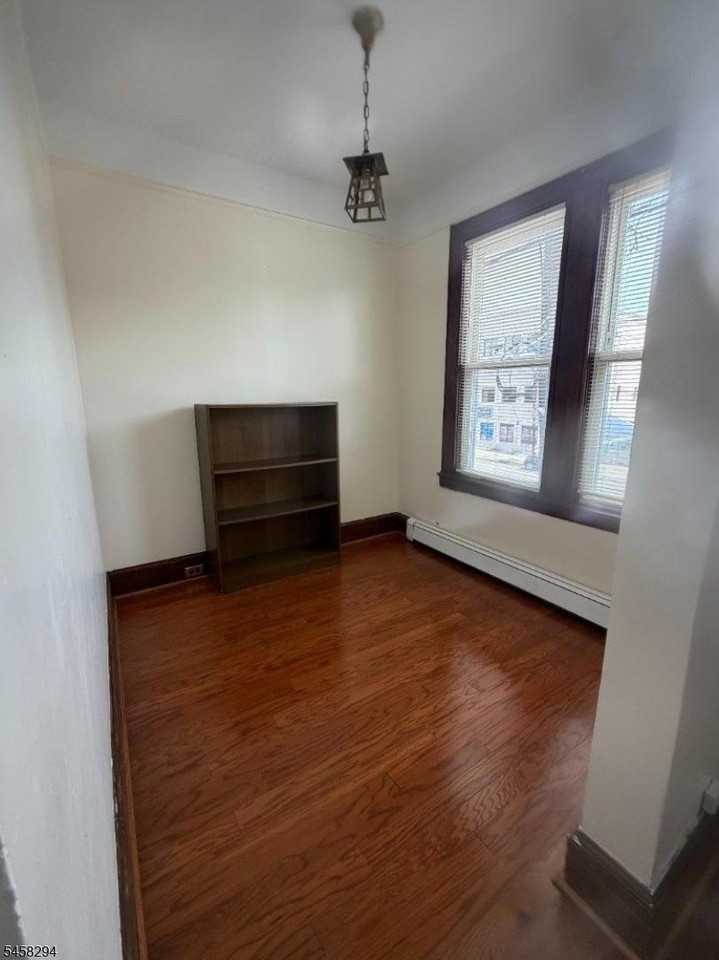 330 Bloomfield Ave #3 - Photo 7 of 11