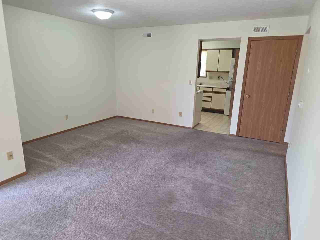 1202 Isabelle Cir - Photo 3 of 8