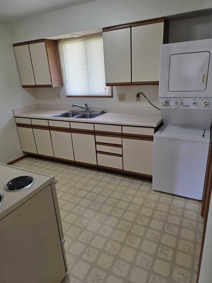 1202 Isabelle Cir - Photo 4 of 8