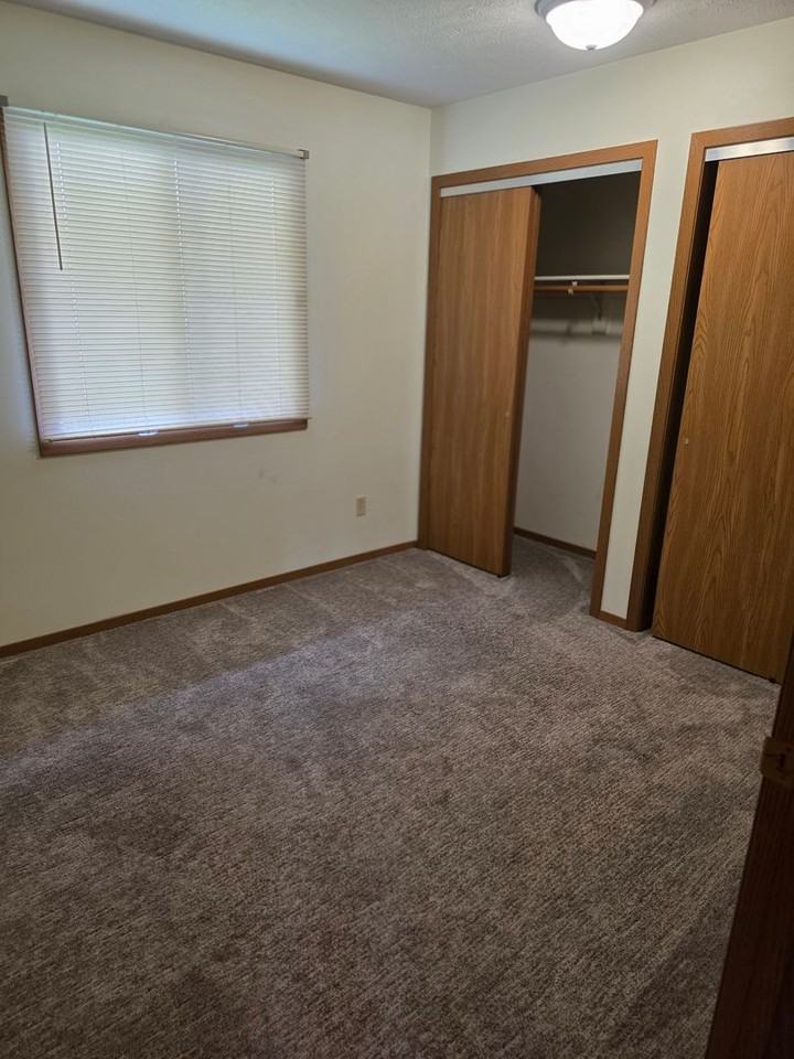 1202 Isabelle Cir - Photo 5 of 8