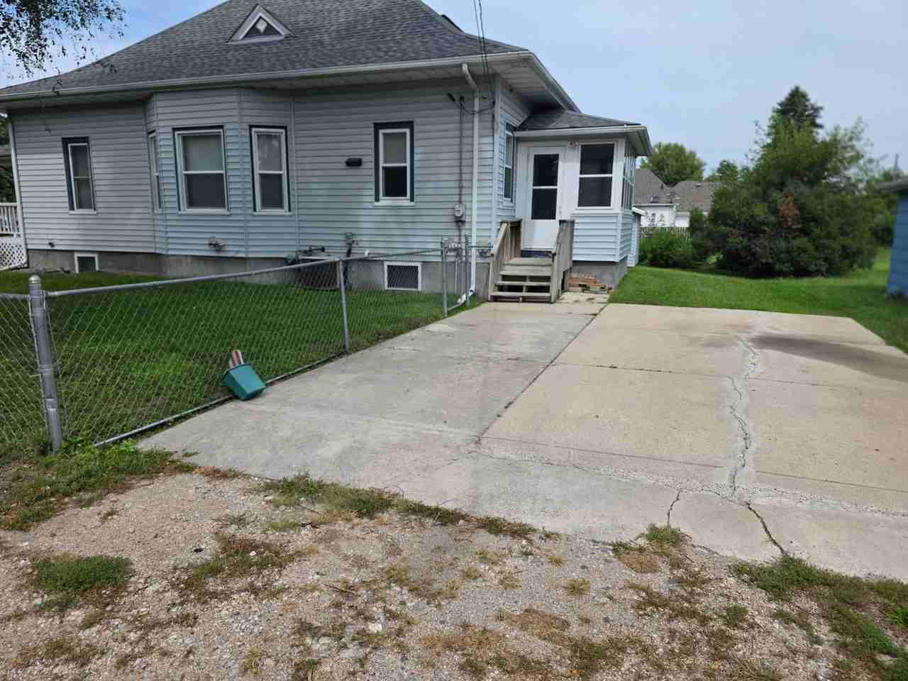 815 S Boxelder St - Photo 2 of 13