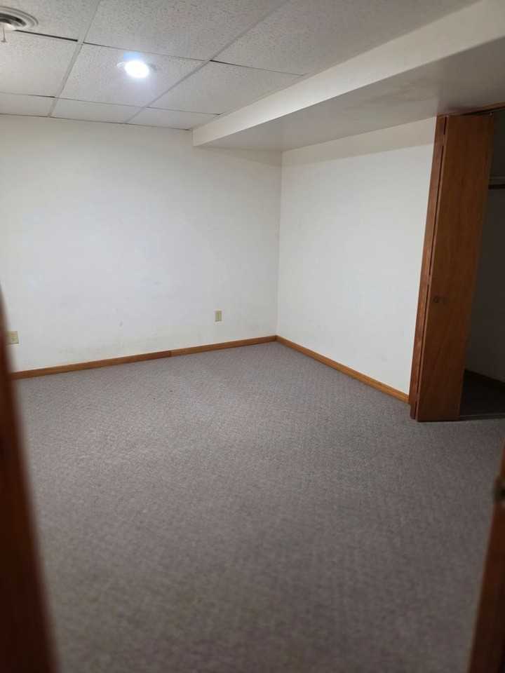 815 S Boxelder St - Photo 4 of 13