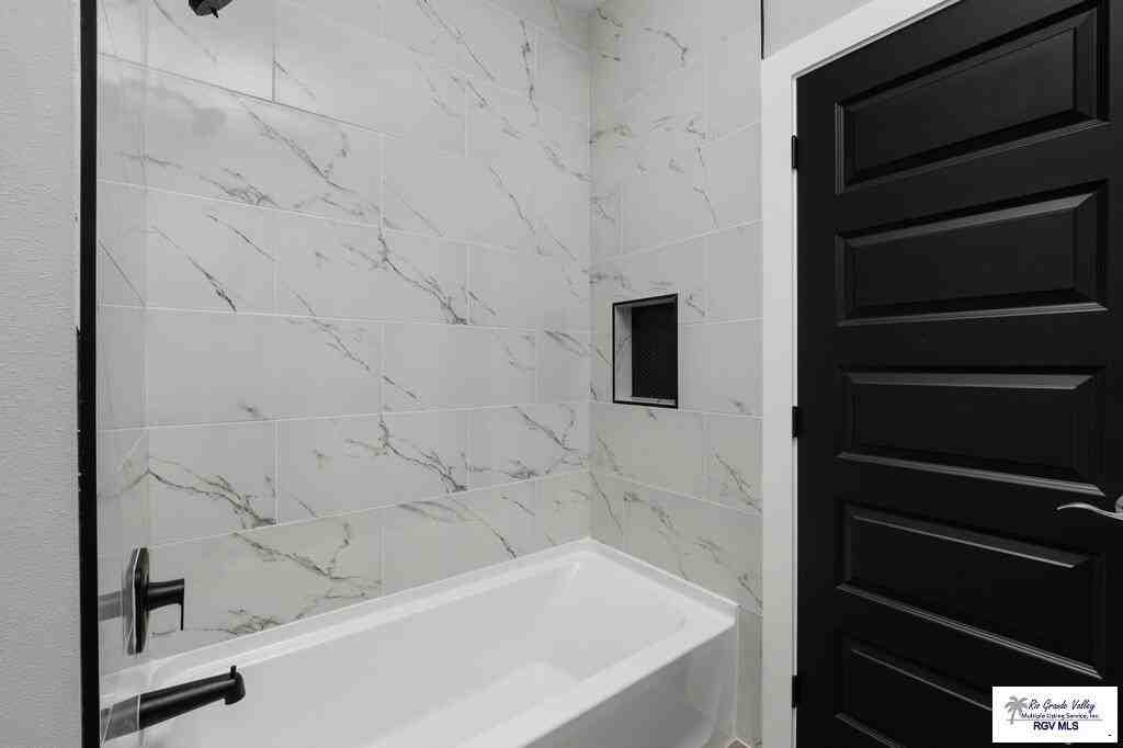 7912 VILLA FINO LN #B - Photo 6 of 24
