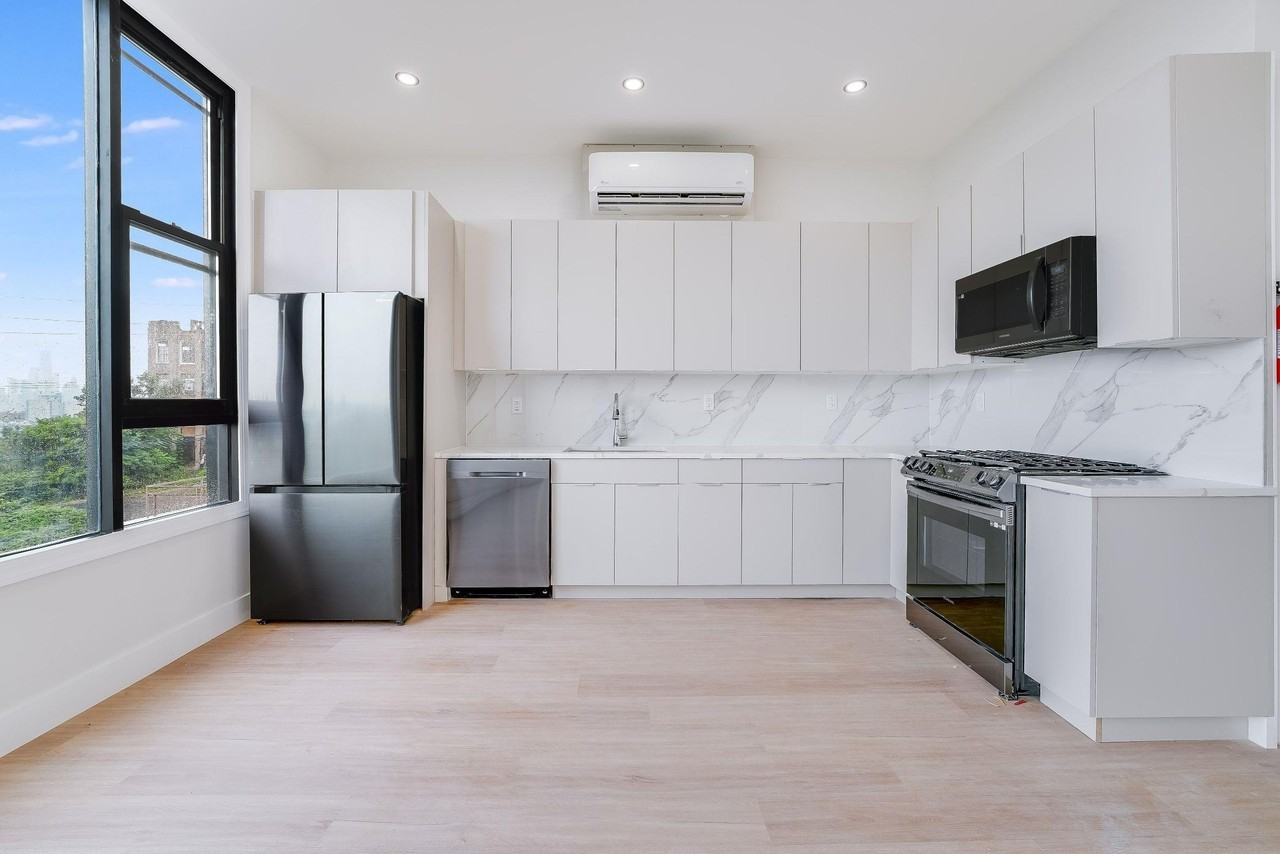 704 Palisade Ave #2 - Photo 4 of 17