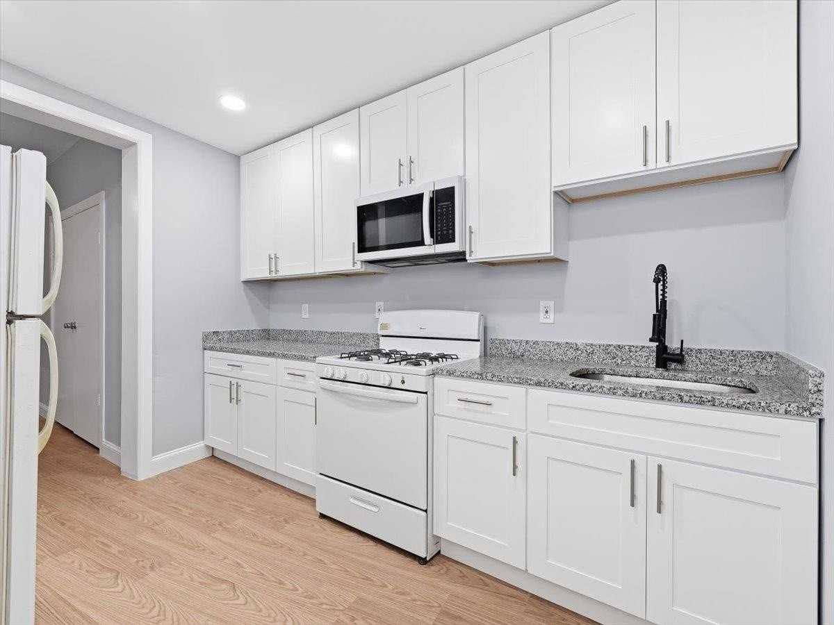 73 Terrace Ave - Photo 5 of 31