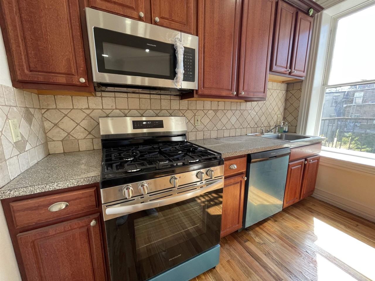 145 Grand St #3 - Photo 4 of 10