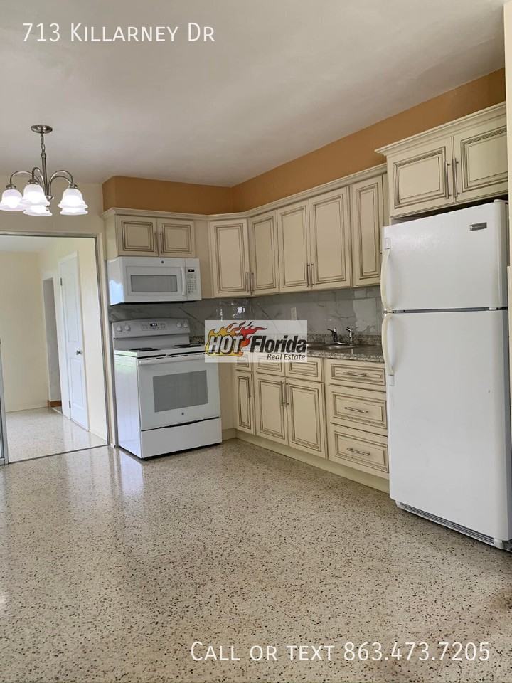 713 Killarney Dr - Photo 3 of 12