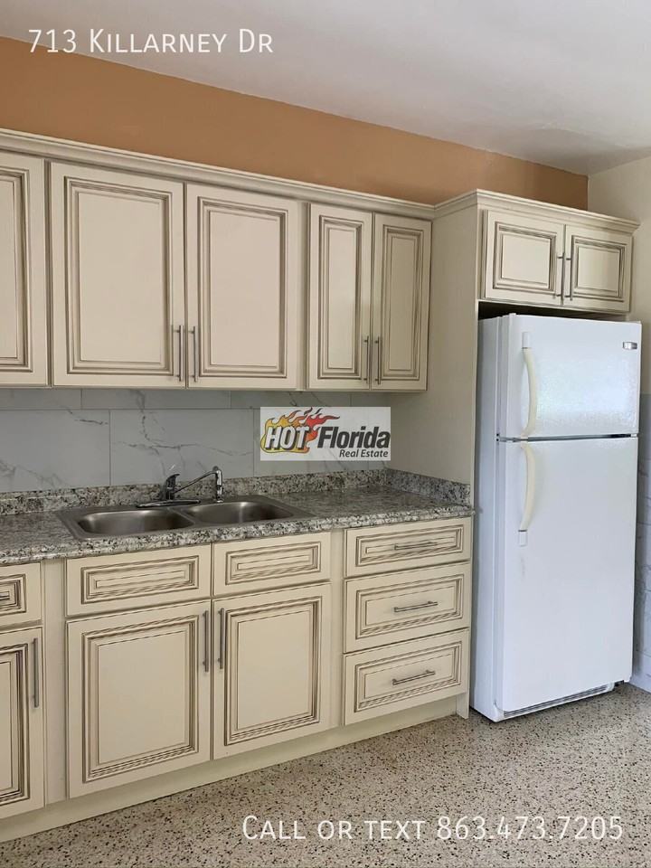 713 Killarney Dr - Photo 4 of 12