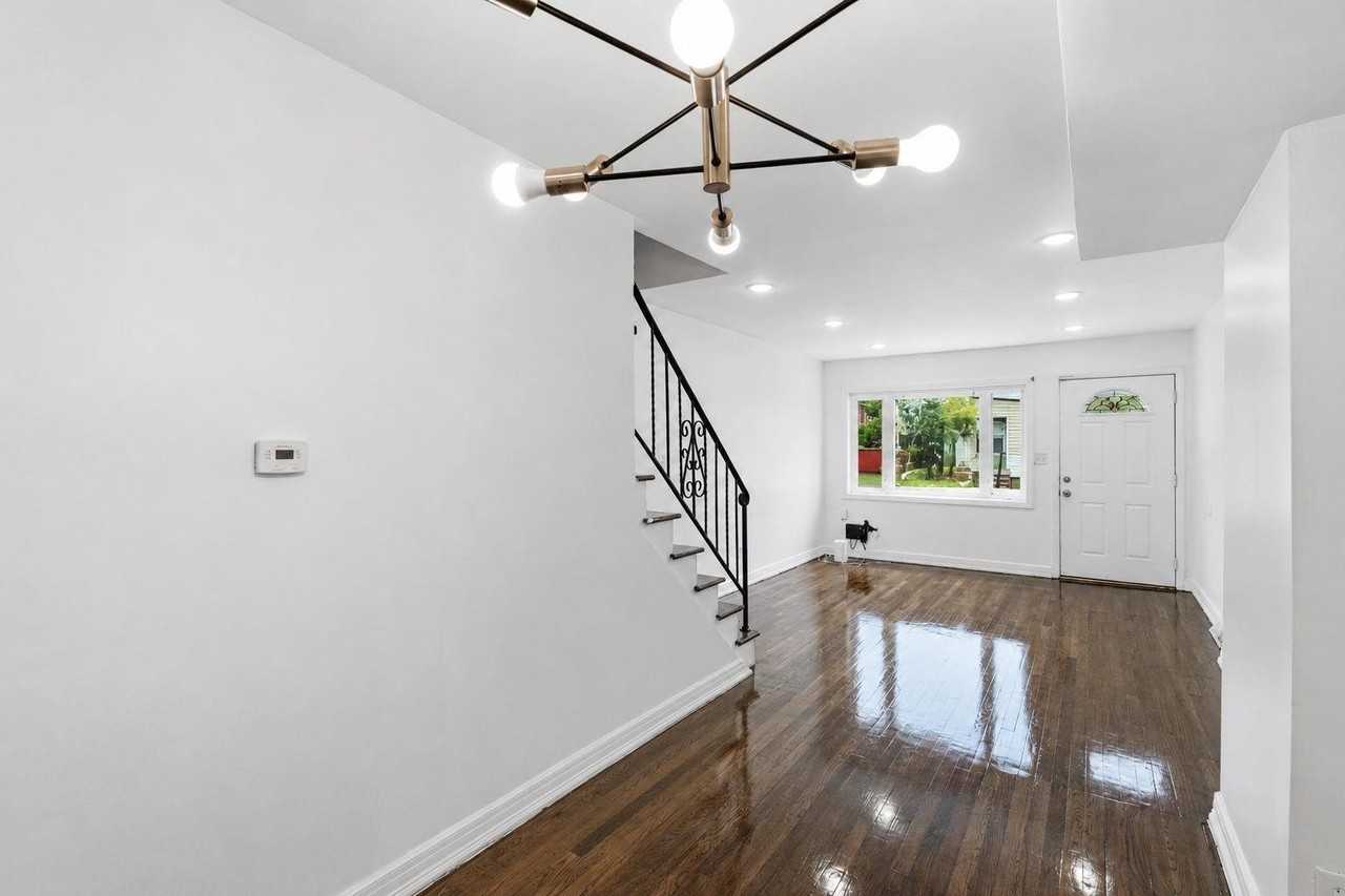 8 Van Nostrand Ave - Photo 2 of 11