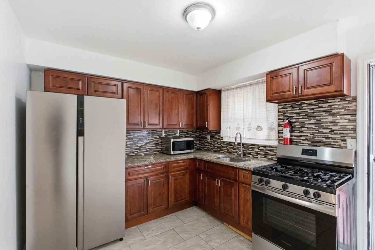 8 Van Nostrand Ave - Photo 3 of 11