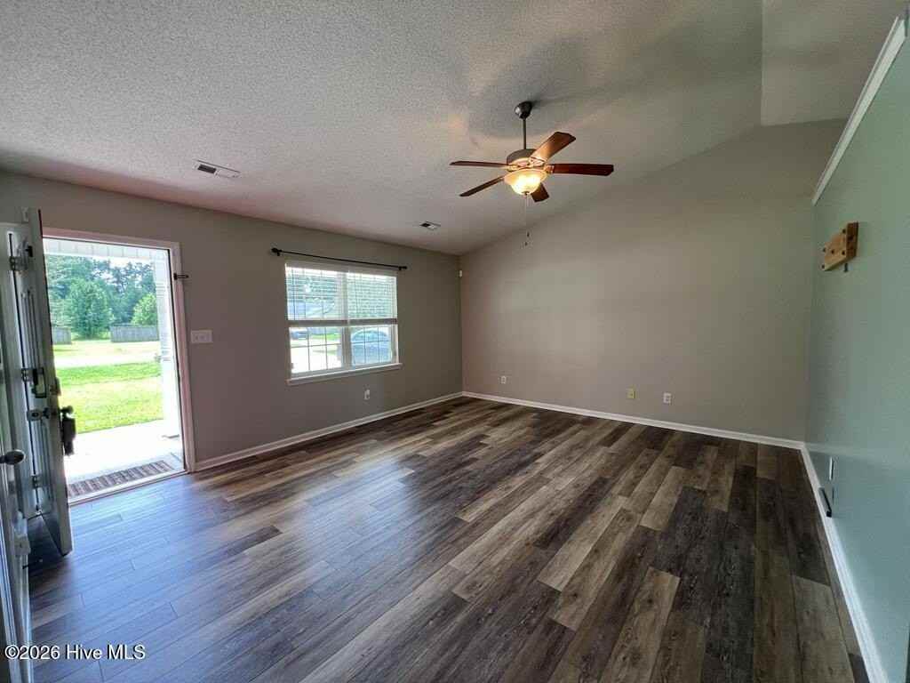 118 Pear Tree Ln - Photo 3 of 20