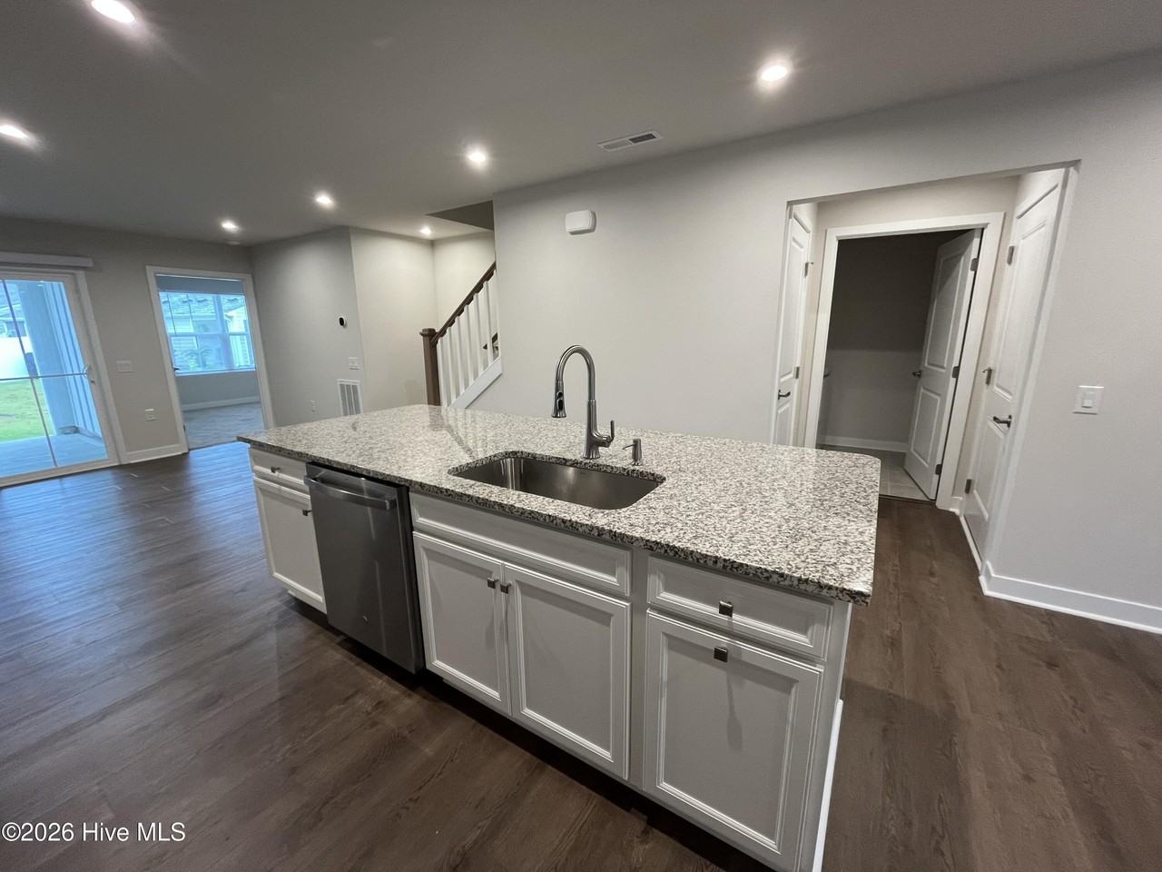 4184 Farmfield Dr - Photo 4 of 31