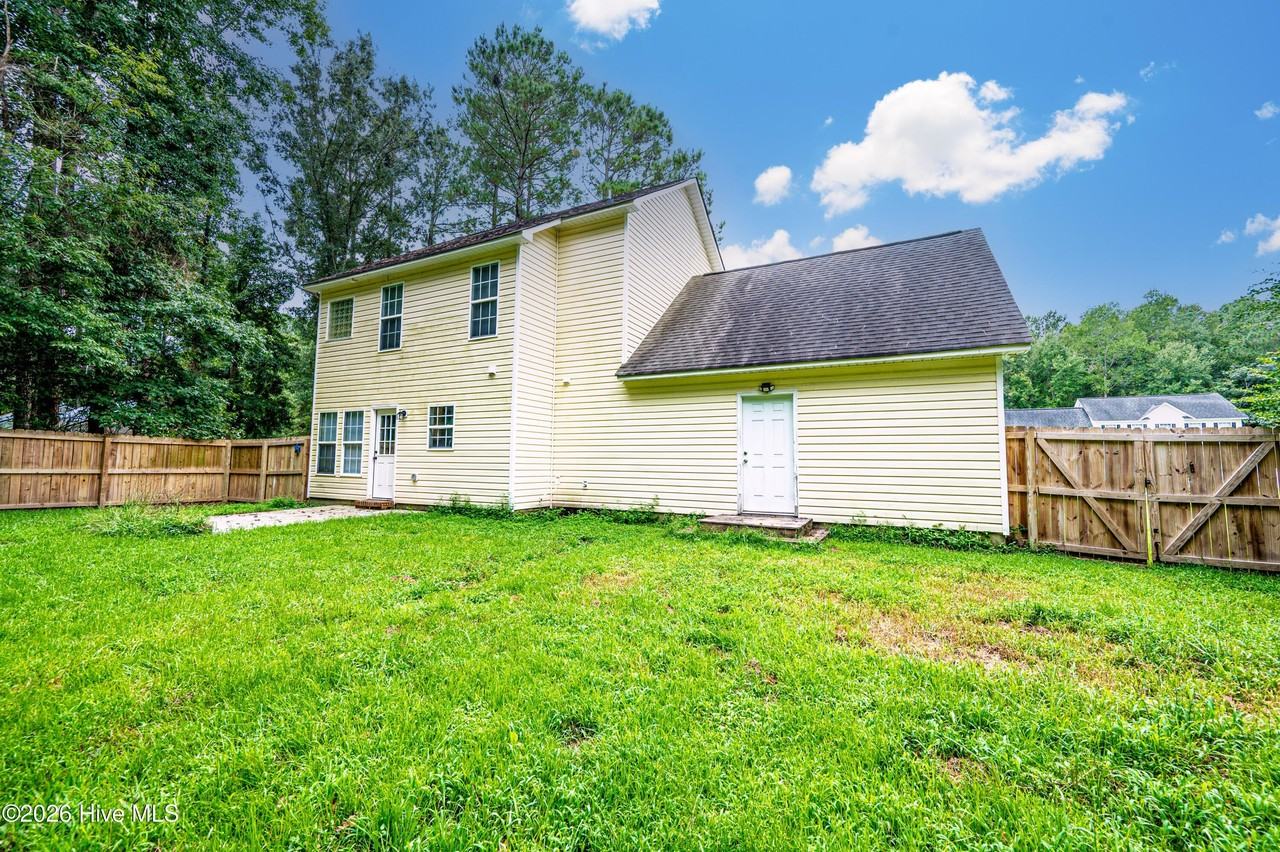 614 Walnut Dr - Photo 3 of 10