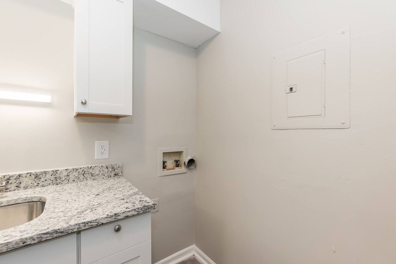 205 Johnson St #A - Photo 4 of 15