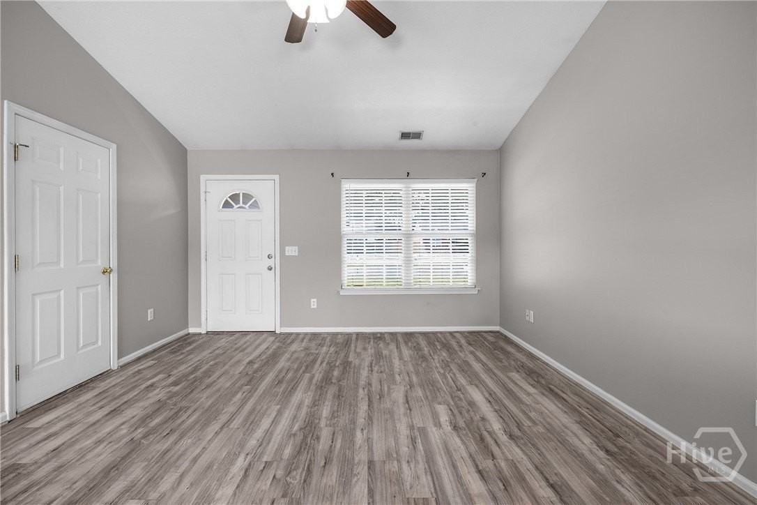 109 Willow Dr - Photo 3 of 19