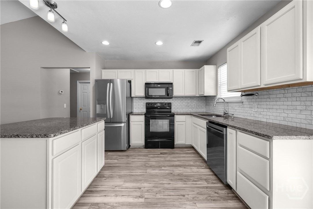 109 Willow Dr - Photo 5 of 19