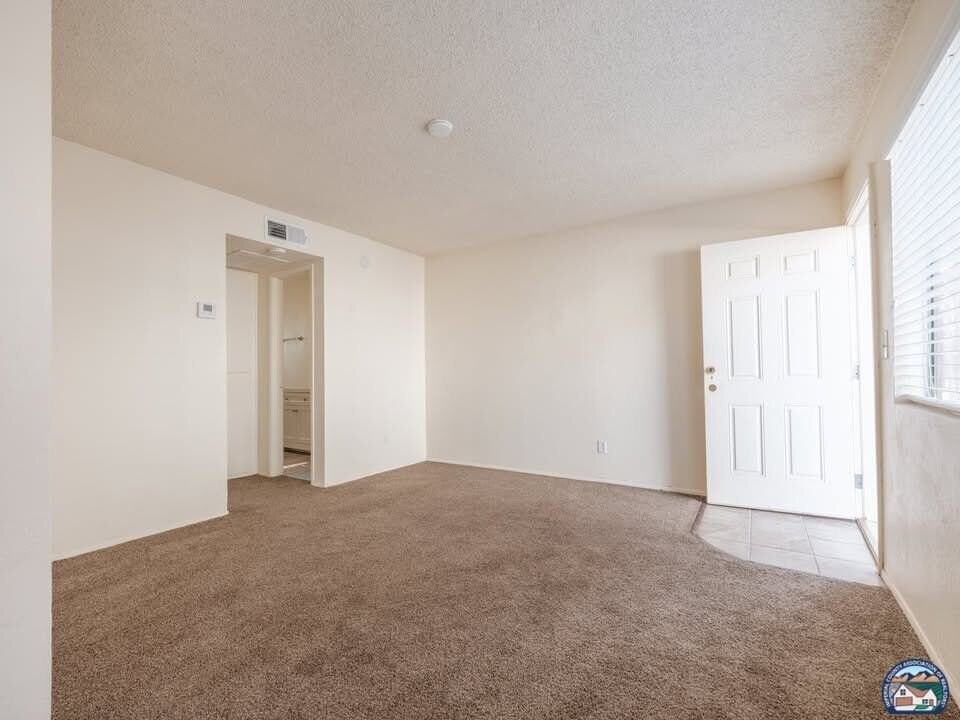 1061 El Centro Ave - Photo 2 of 6