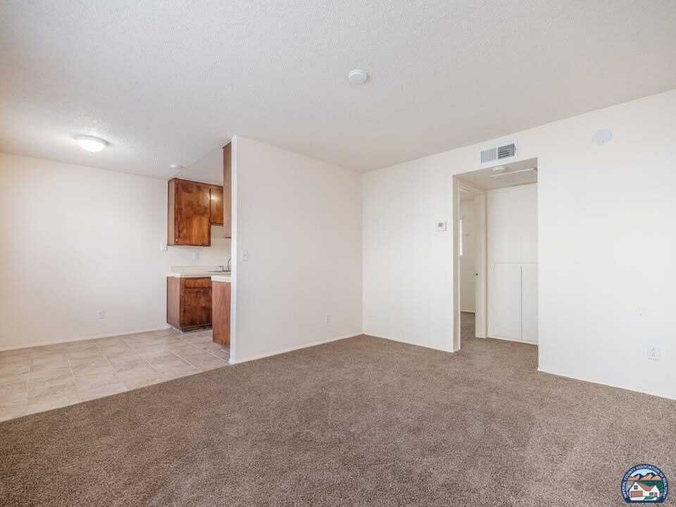 1061 El Centro Ave - Photo 3 of 6