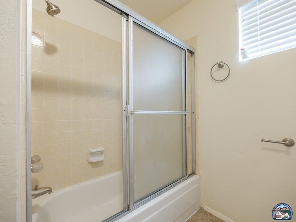 1061 El Centro Ave - Photo 5 of 6