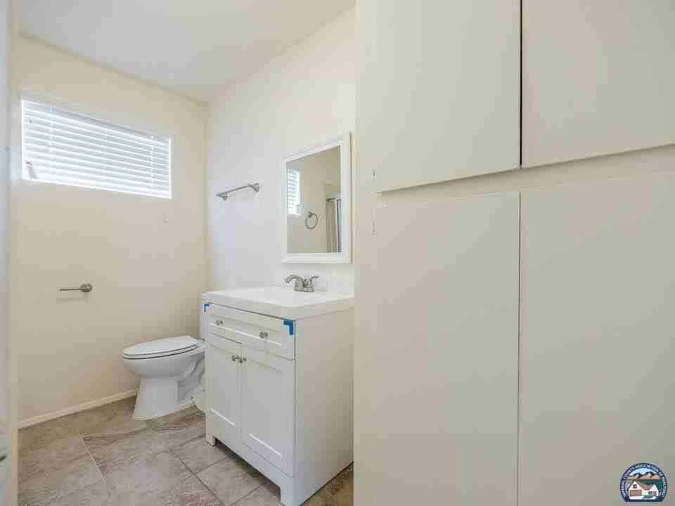 1061 El Centro Ave - Photo 6 of 6