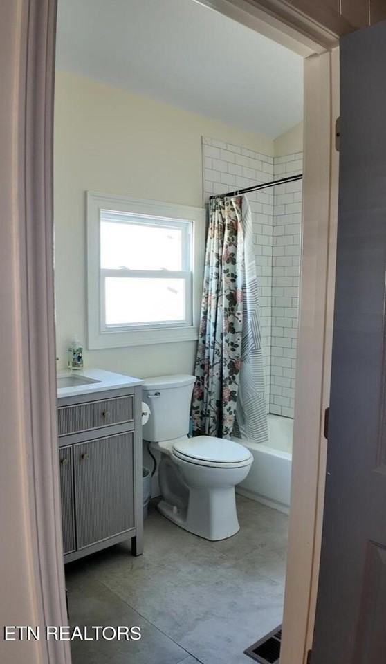 2528 E Glenwood Ave - Photo 5 of 10
