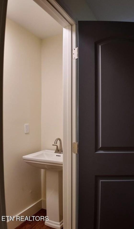 2528 E Glenwood Ave - Photo 7 of 10