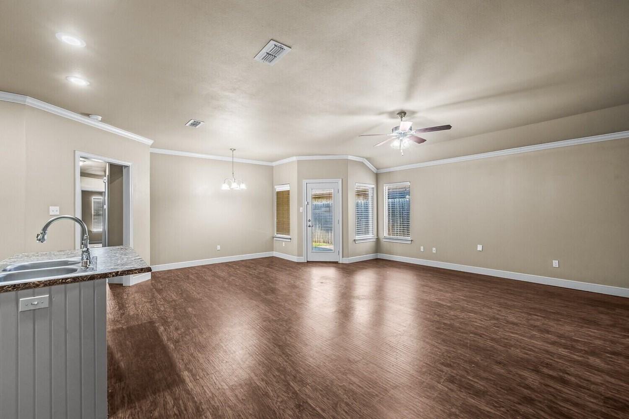 9806 Avenue V #A - Photo 5 of 20