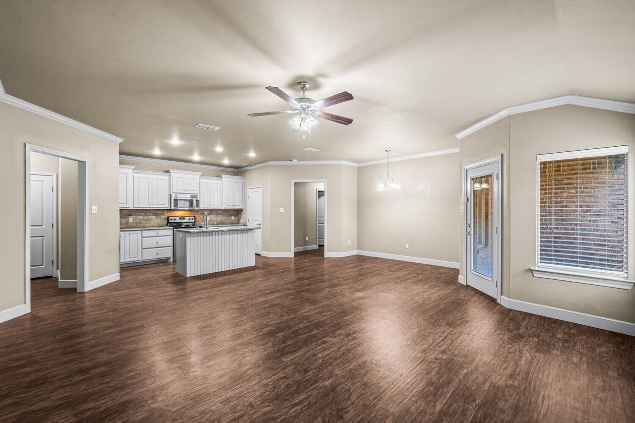 9806 Avenue V #A - Photo 6 of 20