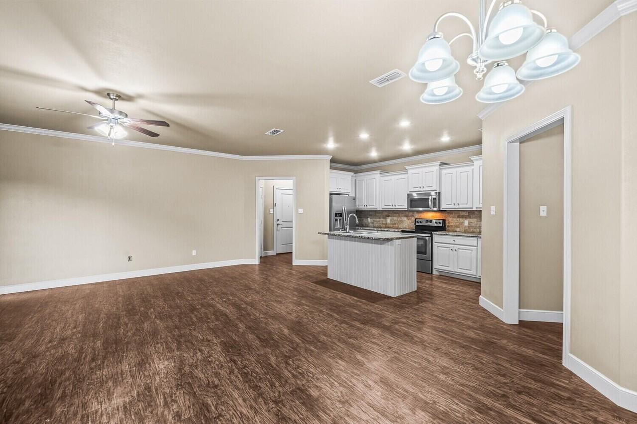 9806 Avenue V #A - Photo 7 of 20