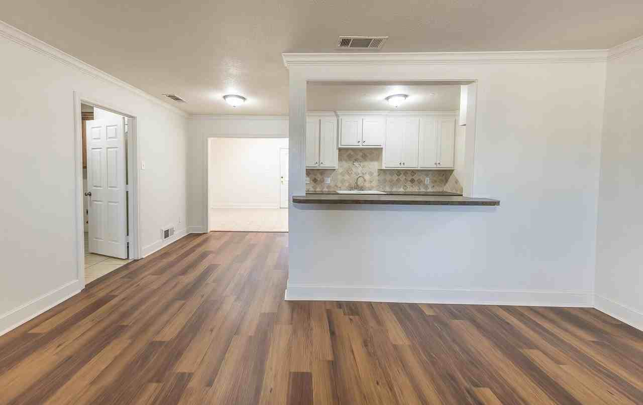 6102 21st St - Photo 7 of 23