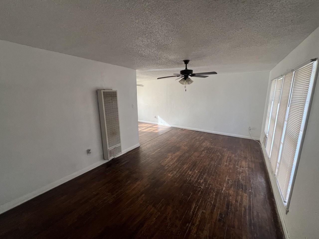 2615 36th St - Photo 3 of 10