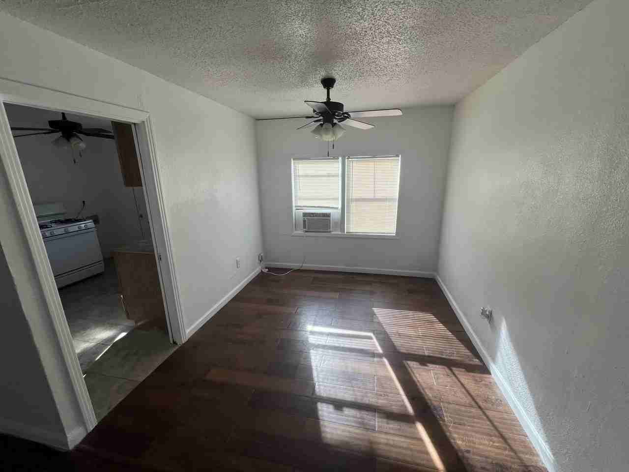 2615 36th St - Photo 5 of 10