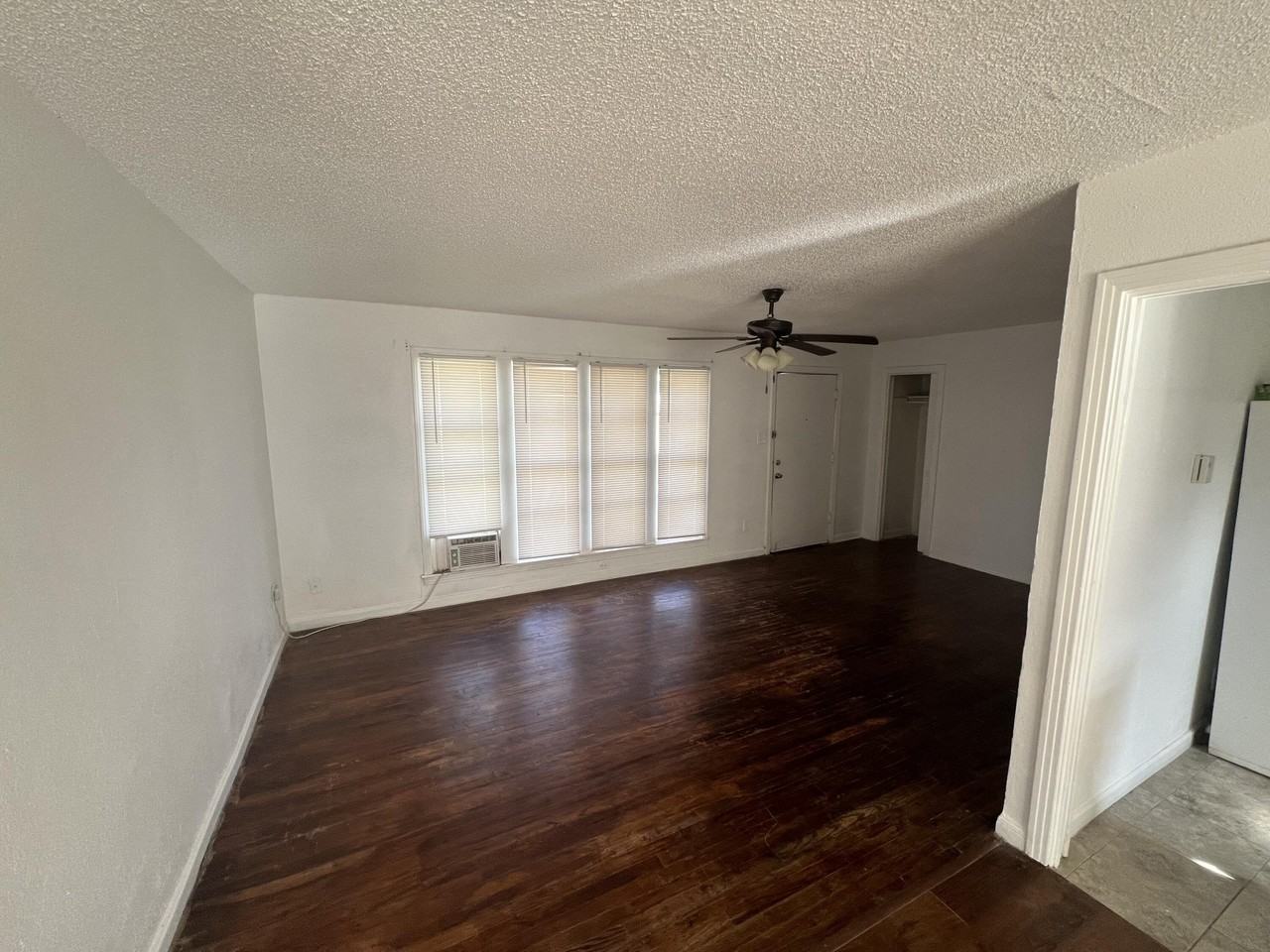 2615 36th St - Photo 6 of 10