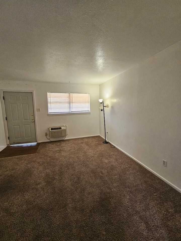 2619 19th St #20 - Photo 2 of 12