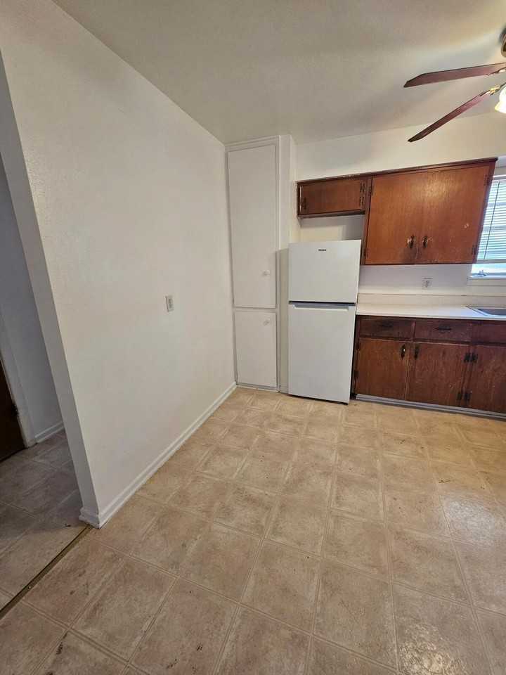 2619 19th St #20 - Photo 3 of 12