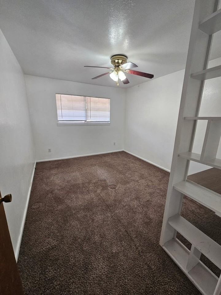2619 19th St #20 - Photo 7 of 12