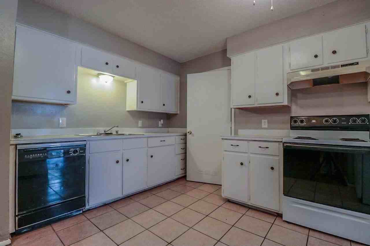 1710 Elkhart Ave #B - Photo 4 of 7