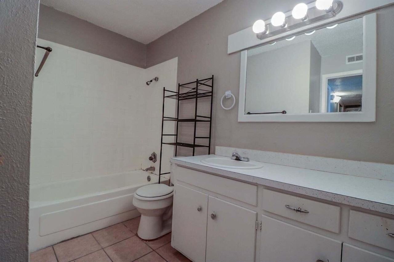 1710 Elkhart Ave #B - Photo 6 of 7